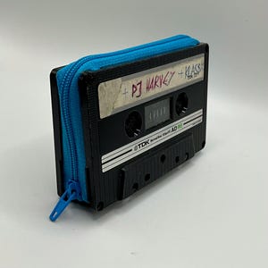 Original fait main portefeuille cassette upcycle Art Regalo Unico Con Arte Del Riciclo Pezzo Unico E Raro