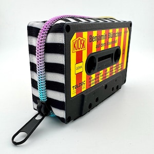 Upcycled Vintage Cassette Wallet - Retro Tonband verwandelt in Münz-, Bargeld- oder Ohrhörerhalter - einzigartiges handgefertigtes, umweltfreundliches Accessoire
