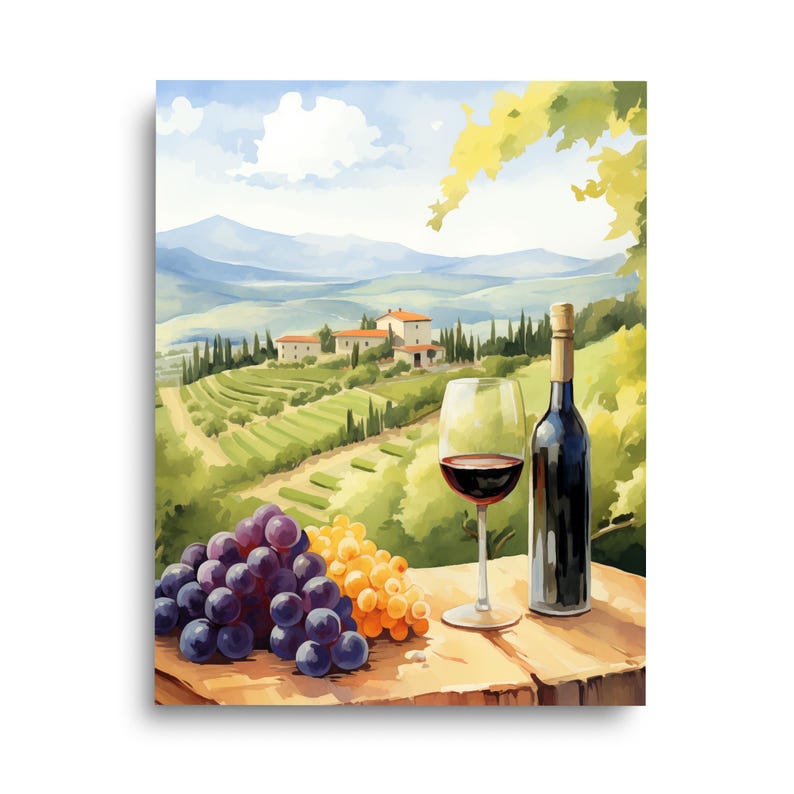 Puede incluir: Una pintura de un paisaje de vi&ntilde;edo con una copa de vino tinto, una botella de vino tinto y uvas. La pintura es de estilo acuarela y presenta una colina ondulada con un peque&ntilde;o pueblo en la distancia.