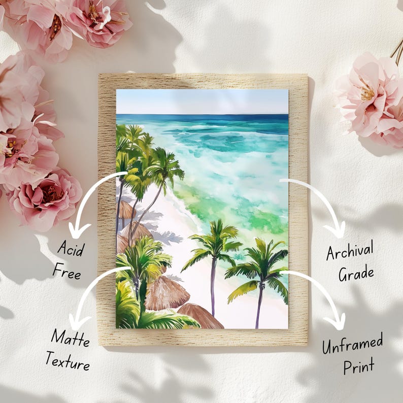 Puede incluir: Impresi&oacute;n sin marco de una escena de playa tropical con palmeras, agua turquesa y una playa de arena. La impresi&oacute;n es libre de &aacute;cido y de calidad de archivo, con una textura mate. La impresi&oacute;n est&aacute; en un marco de madera clara.