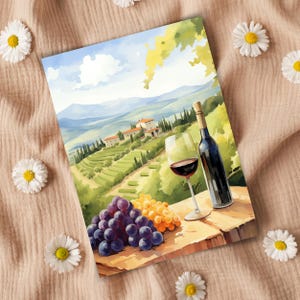 Puede incluir: Una pintura de un vaso de vino tinto y una botella de vino sobre una mesa de madera con uvas, con vistas a un vi&ntilde;edo.