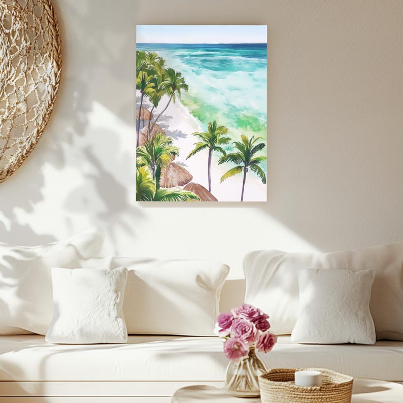 Puede incluir: Pintura a la acuarela de una escena de playa tropical. La obra de arte representa una playa de arena blanca, agua turquesa y palmeras. El cielo es de un azul claro. La pintura se exhibe en una pared blanca sobre un sof&aacute; blanco.