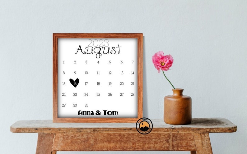 Mountiki® Kalender Bild anpassbar mit Datum mit Holz Rahmen Geschenk für Partner oder Eltern zum Jahrestag Hochzeitstag Jubiläum Bild 1