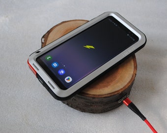 Wireless charger made of cherry wood, QI inductive charging 15 W.