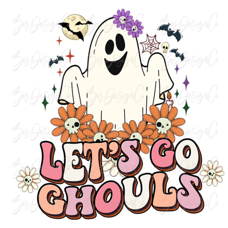 Puede incluir: Una ilustraci&oacute;n gr&aacute;fica que muestra un fantasma blanco con flores moradas en la cabeza, rodeado de flores naranjas con centros de calavera, murci&eacute;lagos, una luna y una telara&ntilde;a. El texto LET'S GO GHOULS aparece en letras grandes de estilo retro.