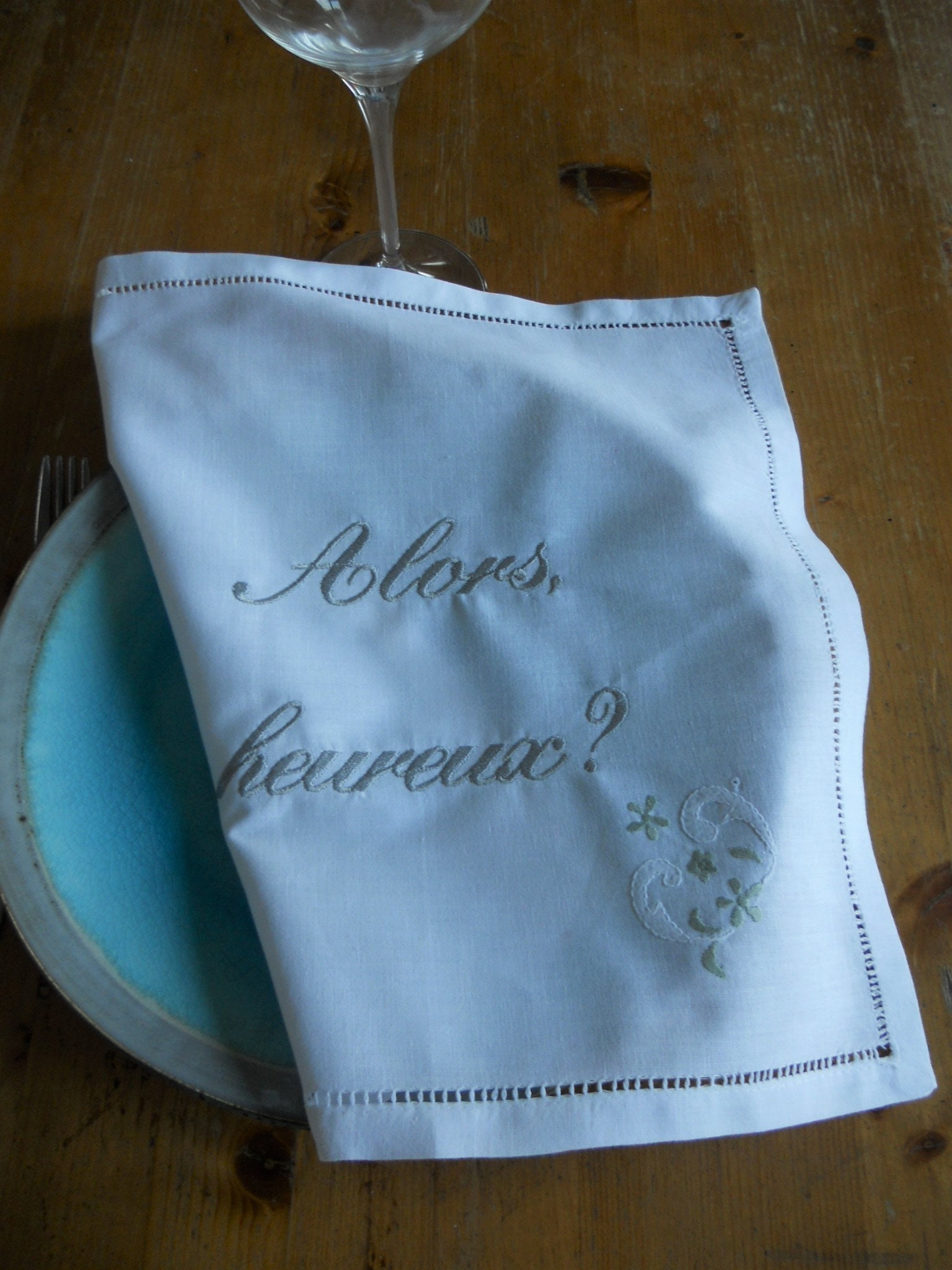 Serviette Brodée Alors Heureux ?