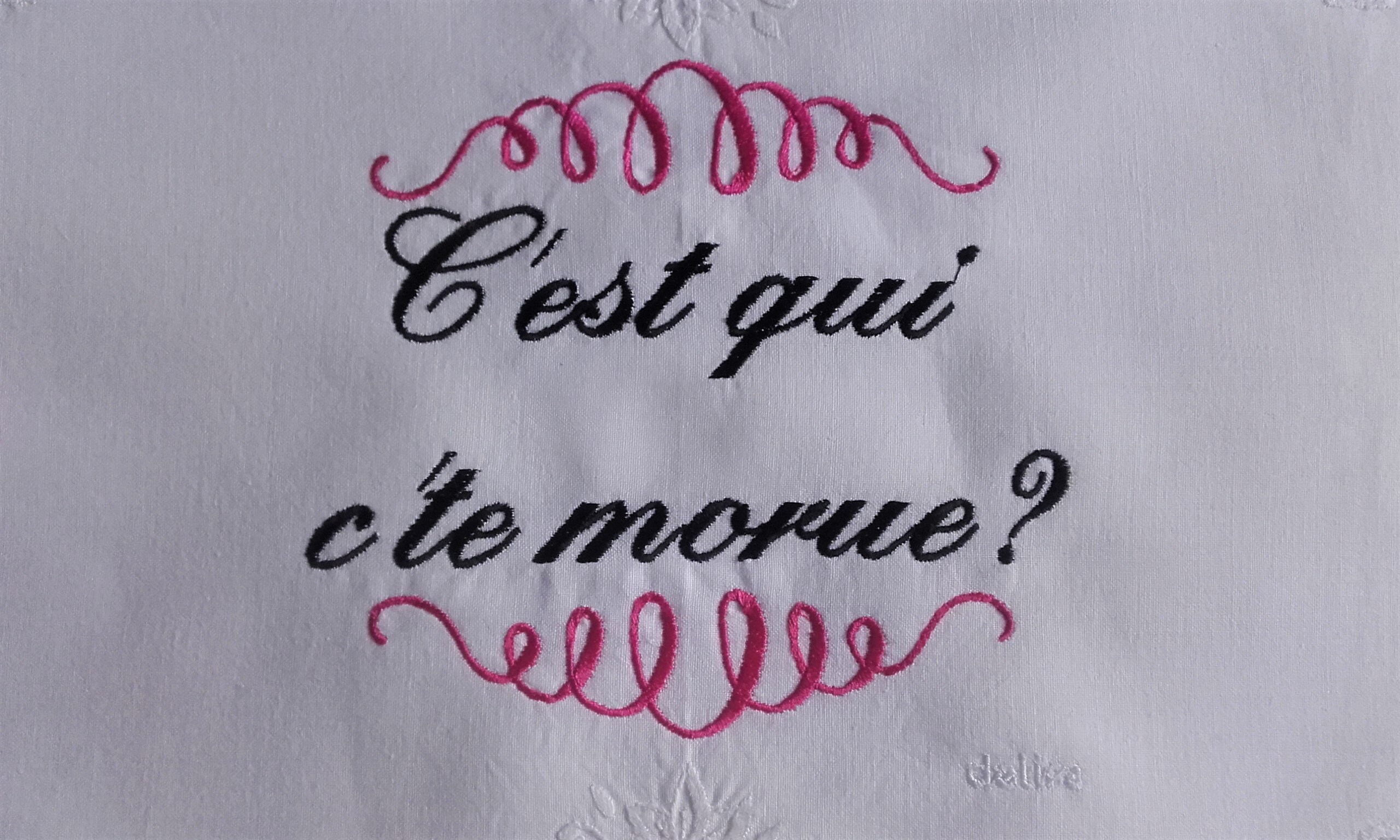 Serviette Brodée Personnalisable C'est Qui C'te Morue ?