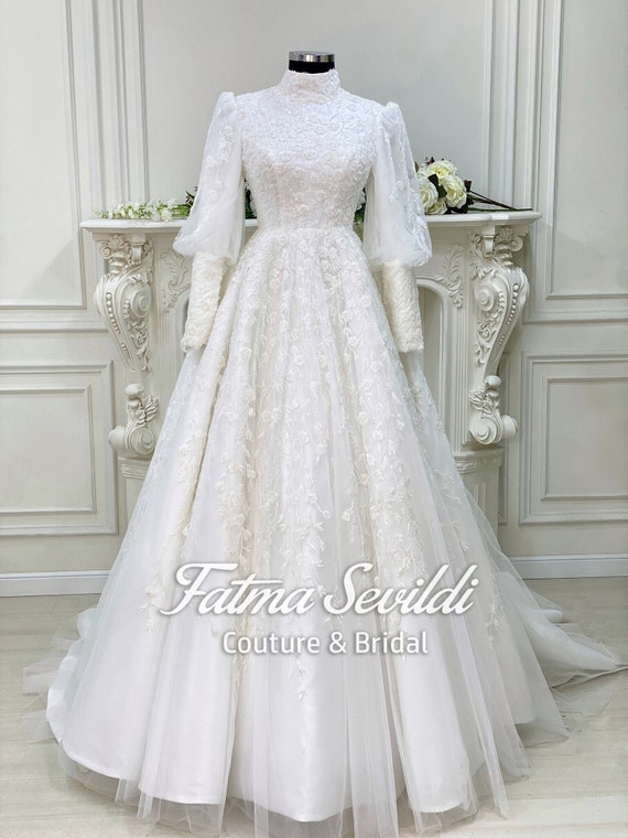 10 Fashionable Wedding Hijab Styles For Muslim Brides | Tulle wedding gown,  Hijab wedding dresses, Applique wedding dress