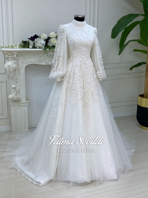 SHGUANMO Graceful Tulle High Collar Neckline Ball Gown Arabic Wedding  Dresses With Beaded Lace Appliques Bridal Gowns (Color : Champagne, US Size  : 20W) : Amazon.co.uk: Fashion