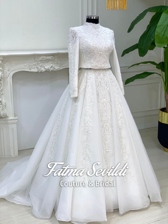 hijabi muslim bride 3 | Tulle wedding gown, Applique wedding dress, Hijab wedding  dresses