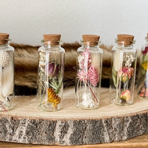 Dried flowers - bouquets in glass, mini glasses in different colors, dried flower bouquet