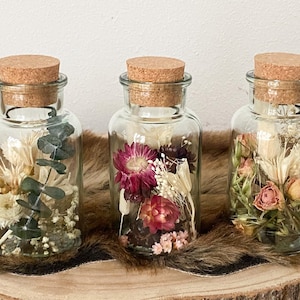 Gedroogde bloemen in een glas groot Gedroogde bloemenboeket in een glas, bloemenglas in verschillende variaties
