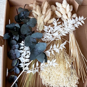 DIY Trockenblumen DIY-Set in Naturfarben und Eukalyptus, DIY-Trockenblumenstrauß, Trockenblumenkranz mit Pampasgras, Lagurus, Phalaris
