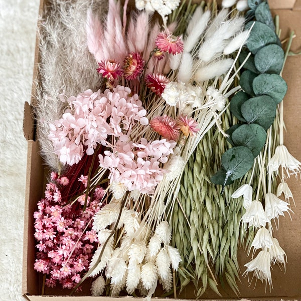 DIY Trockenblumen DIY-Set „rosa Blumenwiese“, DIY-Trockenblumenstrauß, Trockenblumenkranz in Rosa, Weiß, Grün