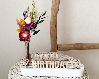 Flowerboard, Trockenblumenstrauß und Kartenhalter, Holzleiste „Happy Birthday“ mit Trockenblumen, Geburtstag, Geschenk