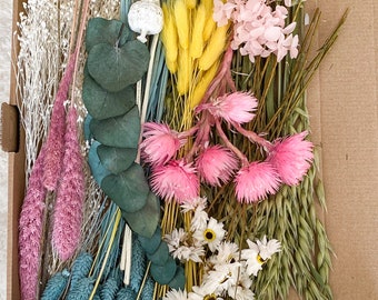 DIY Trockenblumen DIY-Set „Spring“, DIY-Trockenblumenstrauß, Trockenblumenkranz in Rosa, Weiß, Gelb, Grün