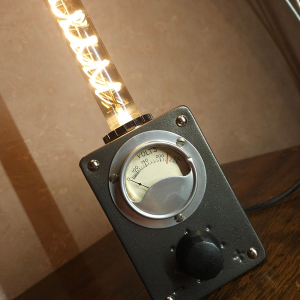 Lampe Vintage avec Ancien Voltmètre et ampoule Design