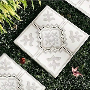 Kleeblatt - Kunststoffform für Betonplatten, Trittstein aus Beton, Gartenweg, Gehweg, Gehweg
