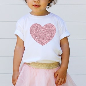 Girls Valentine&#39;s Day Rose Gold Glitter Heart T-Shirt: Toddler Outfit