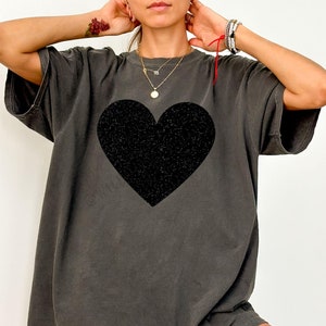 「#期間限定」のおすすめ人気ランキング Black Shirt, Heart Womens Glitter Festival Tshirt, Heart トップス