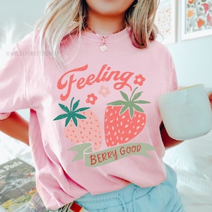 Strawberry T-shirt, Fruit Shirt, Feeling Berry Good, Summer Tops, Trendy T-shirts, Graphic Tees, Cute Tshirts for Women, Oversized T shirts