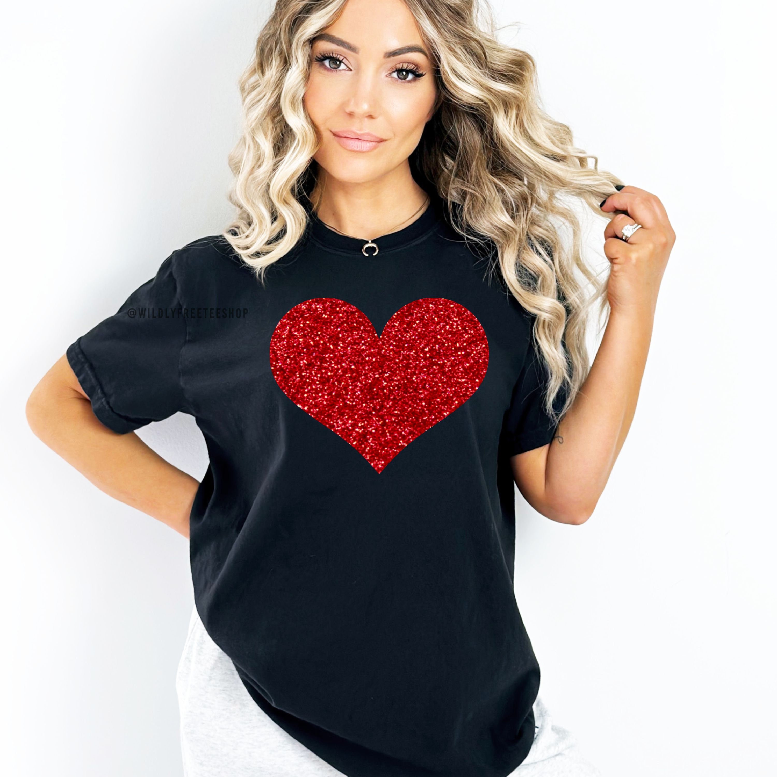 トップス the red thread S heart fit tops Red Glitter Heart T-shirt: Women's Valentine's Day Sparkle