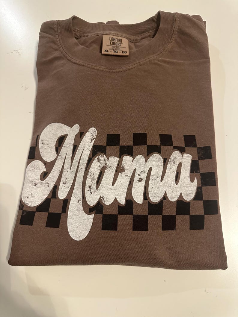 Camiseta de manga larga para mamá, camiseta retro a cuadros para mamá, camiseta de manga larga Comfort Colors®, regalos para ella, regalo para futura mamá, camiseta de otoño para mamá imagen 11