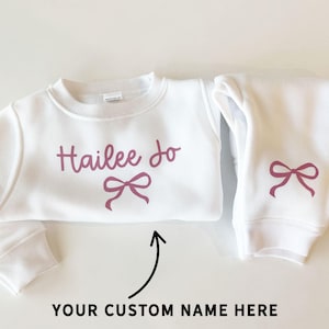 Gepersonaliseerde babysweaterset: strikdetail, outfit aangepaste naam