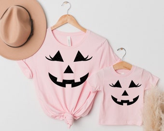 Mama en ik Halloween shirts, mama en mini shirts, bijpassende familie Halloween shirts, schattig pompoengezicht shirt, Jack O Lantern shirts meisjes