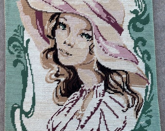 Dama de estilo art déco con bordado vintage francés (siglos 9)