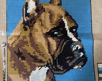 Retrato de perro bóxer, bordado francés antiguo. Tapiz de perro (8 F)