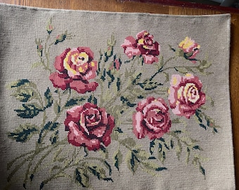 Tapiz grande vintage con rosas variadas. Bordado floral, DECORACIÓN CLÁSICA (84F)