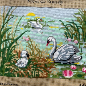 cygnes dans le lac, broderie française vintage. (58d)