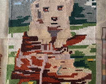 Retrato de un terrier marrón de las Tierras Altas Occidentales, tapiz, bordado francés antiguo. (83f)