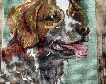Retrato de perro de raza bretona Epagneul, bordado francés antiguo. Tapiz de perro (42 F)