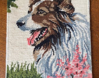Retrato de un perro collie de pelo largo, bordado francés antiguo. Tapiz de perro (55 D)