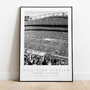 MILE HIGH STADIUM Denver Broncos | Poster für Fußballliebhaber | schwarz weiß Kunst | Koordinaten Print