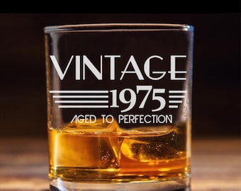 Vaso de whisky vintage de 1976. Ideal como regalo de 50.º cumpleaños o de aniversario para papás, tíos, abuelos y amigos. Vidrio grabado.
