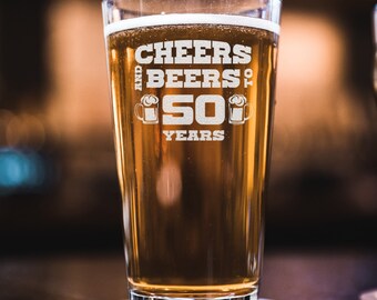 Saludos y cervezas a 50 años pinta de cerveza - Regalo de 50 cumpleaños - Vaso de cerveza del 50 aniversario