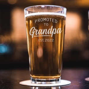 Promoted to Grandpa Est 2023 Pregnancy Announcement Beer Pint - Grandpa to be Gift new Papa