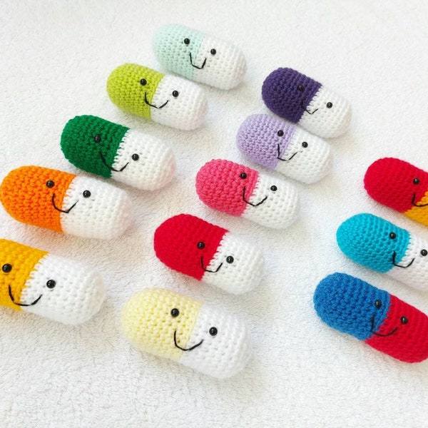 Happy Pill Peluche Amigurumi Au Crochet - Pharmacie Distributeur Pharmacien Docteur Infirmière Médical NHS Cadeau fait main - Capsule Comprimé