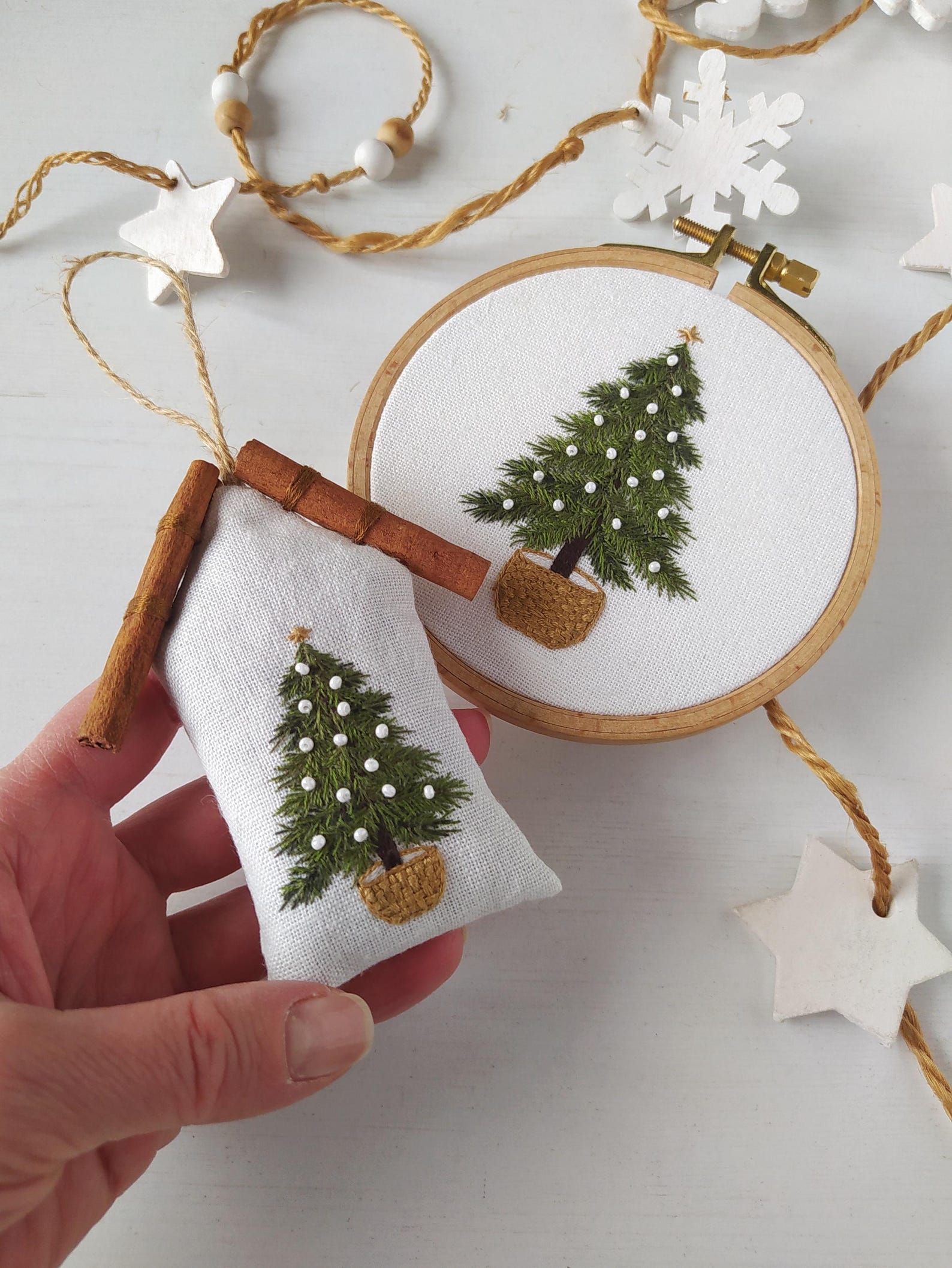 Christmas Tree Embroidery Pattern: Winter Floral Design (PDF + Video ...
