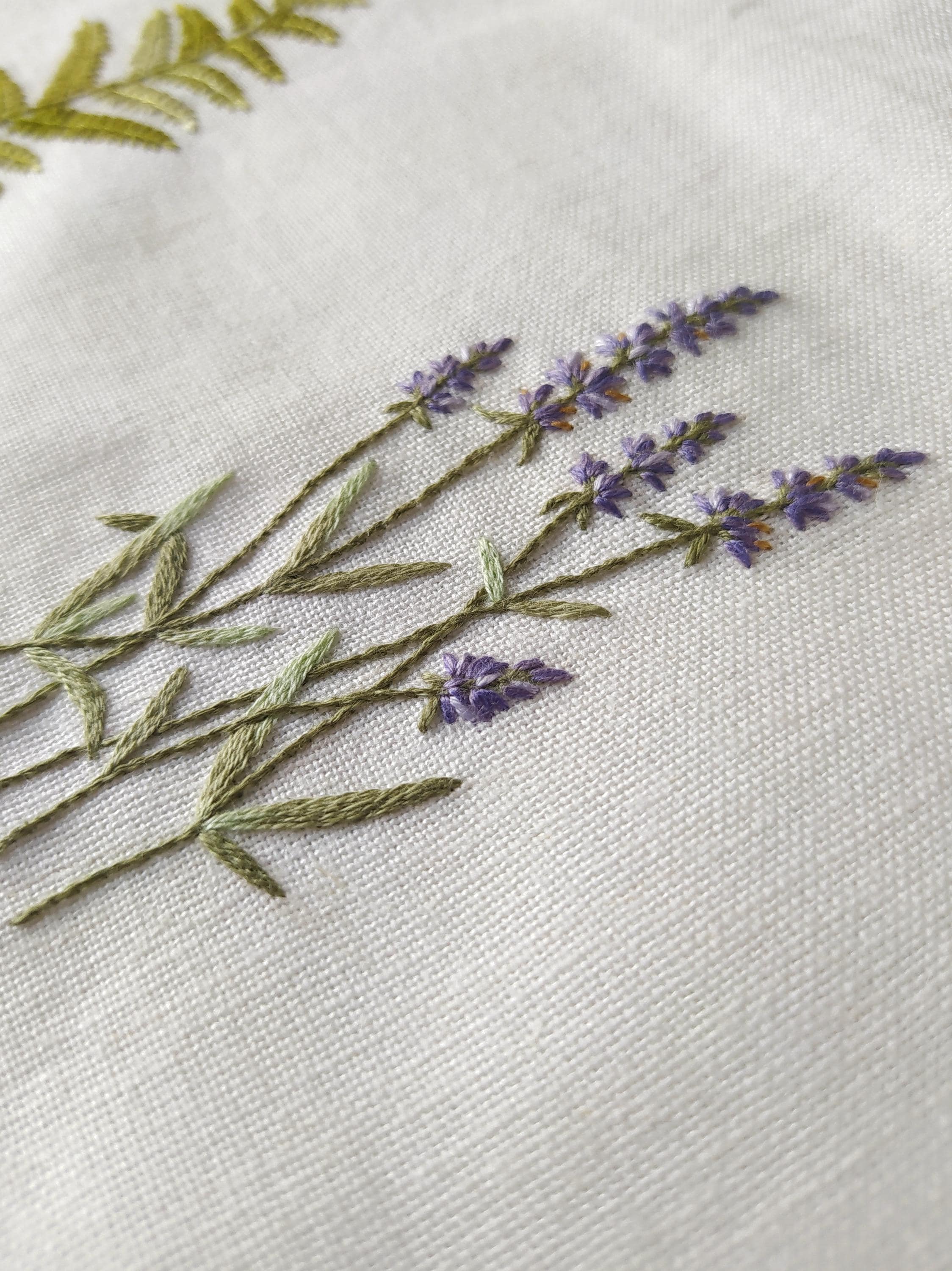 ラベンダーの手刺繍パターン：初心者向け野花デザイン（PDF