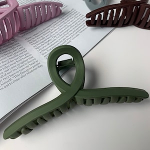 Extra Large claw hair clips, 4.5 inch Twisted Hair Claw, Minimalist Hair Claw, Matte hair claws, Hair Claw Clip for Thin and Thick Hair.