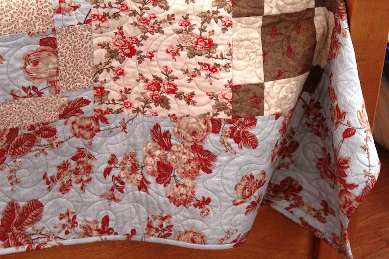 Stunning Quilt, COUNTRY COTTAGE Quilt, Farm Life Bedspread, Lovely