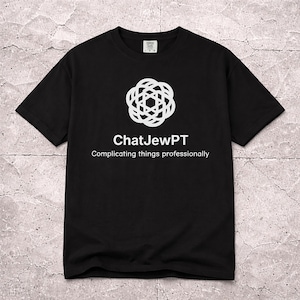 Könnte beinhalten: Schwarzes T-Shirt mit einem weißen geometrischen Design und dem Text "ChatJewPT" über "Complicating things professionally". Das Shirt besteht aus einem weichen Material und hat einen Rundhalsausschnitt.