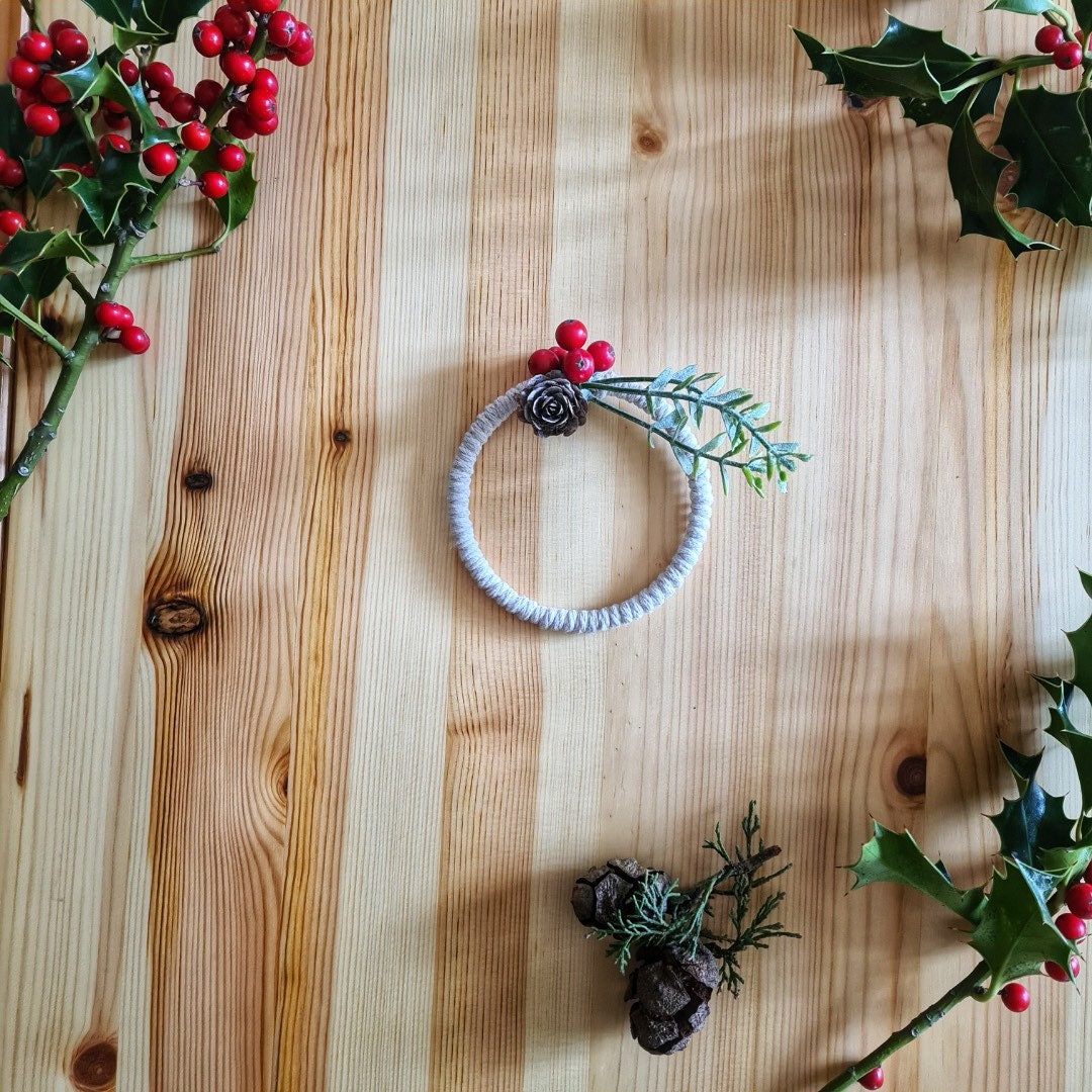 Couronne Macramé en Coton et Houx