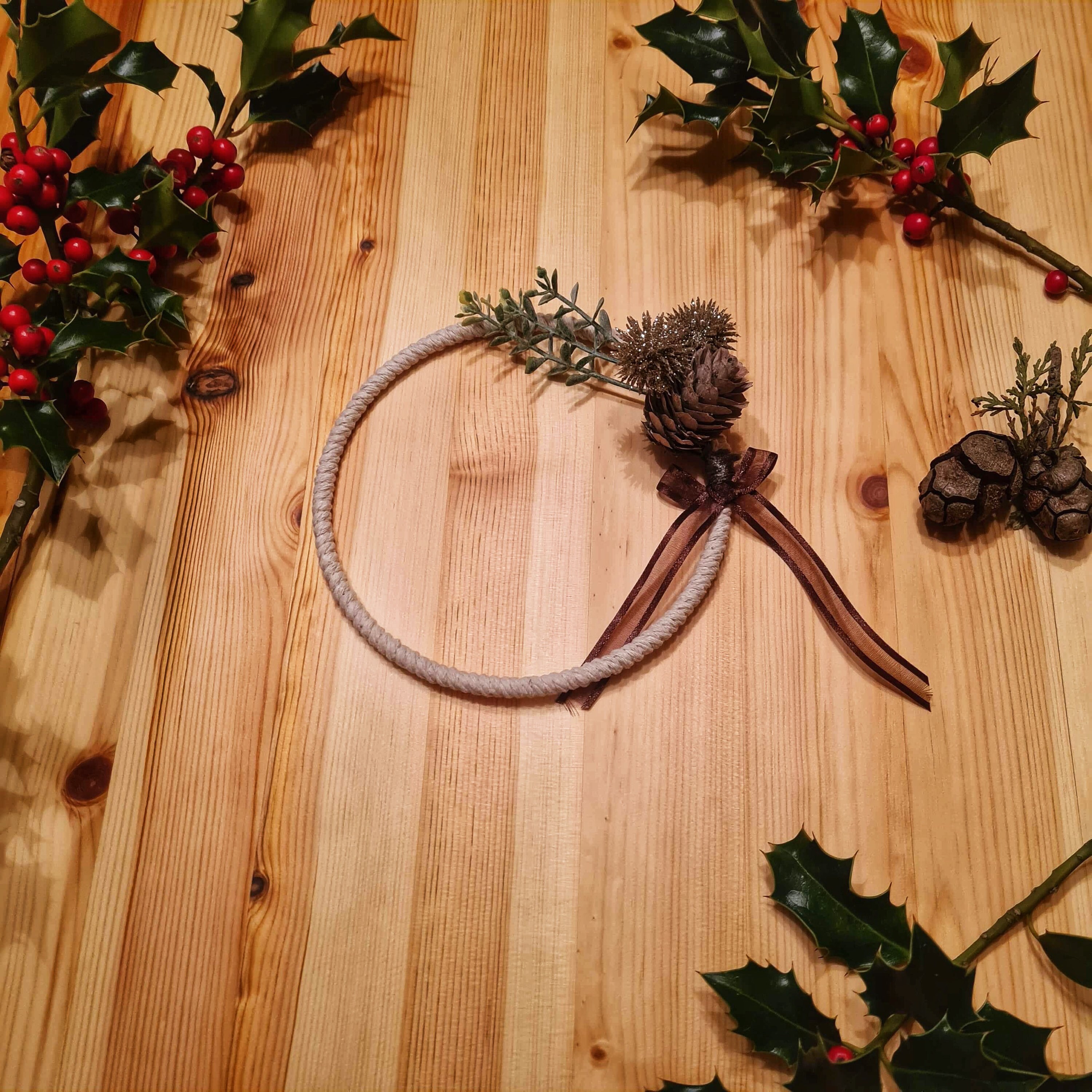 Couronne en Macramé Décorative Coton et Pomme de Pin