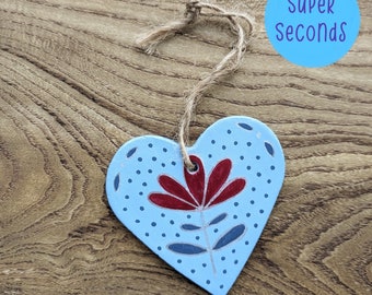 SUPER SECONDS FESTIVAL - Scandi heart light blue & red flower ornament