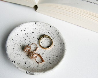 Ringdish jewellery dish jewelrydish aesthetic trinket splatter white with black dots glossy stone look gift idea